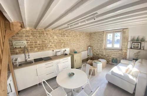 Luc-sur-Mer Casa | Charming little house with exposed stonework