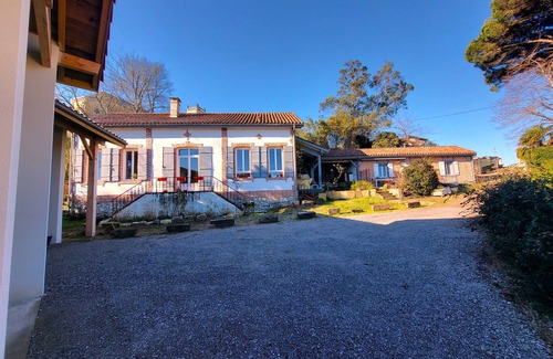 Leon Casa | Pequeña casa con encanto renovado en el corazón de un bonito pueblo.