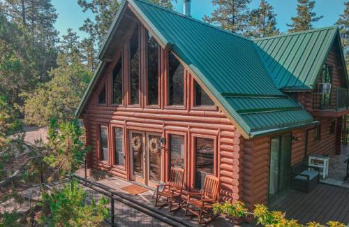 Pine Casa | Charming Log AFrame in Pine