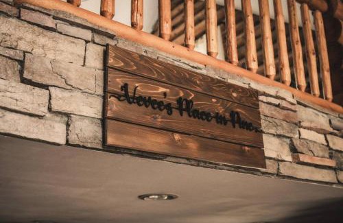 Pine Casa | Charming Log AFrame in Pine