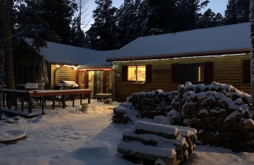 Black Hawk Cabina | Log Cabin encantador para Peaceful Mountain Getaway!