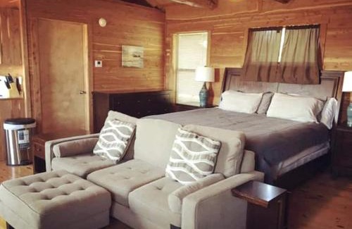 Prairie Lea Casa | Charming Log Cabin in Texas - Perfect Glamping Vacation on the San Marcos River near Kingsbury