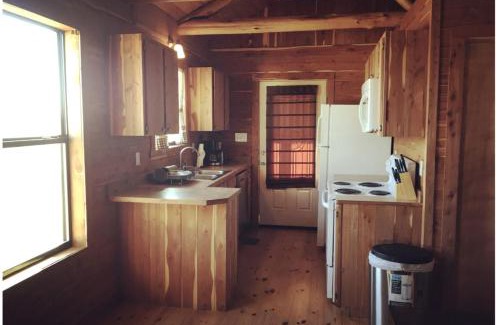 Prairie Lea Casa | Charming Log Cabin in Texas - Perfect Glamping Vacation on the San Marcos River near Kingsbury