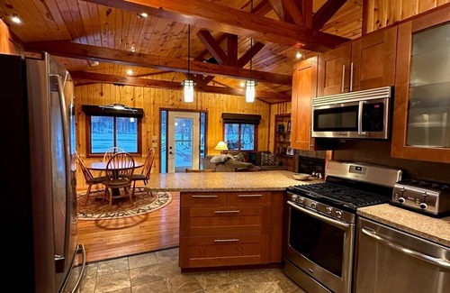 Fond du Lac Cabina | Charming Log Cabin on a private spring fed lake