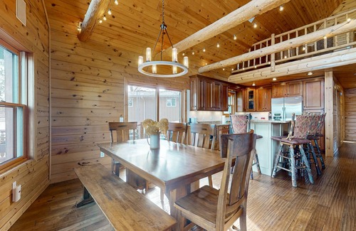 Nekoosa Casa | Charming Log Home on Lake Camelot – Perfect for Family Getaways!