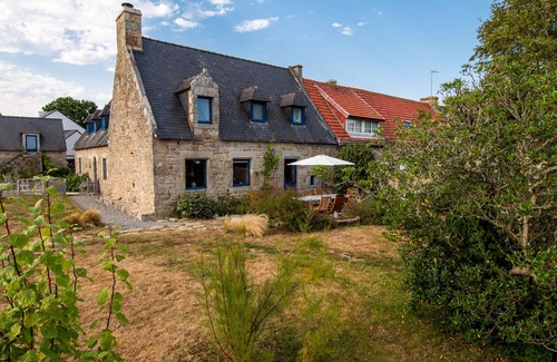 Kerroch Casa | Charming longère in a quiet location 5 minutes from a large sandy beach.