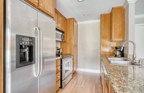 Los Gatos Apartamento | Charming Los Gatos 2BR w/ W/D & Pool, 10 mins to Netflix, by Blueground