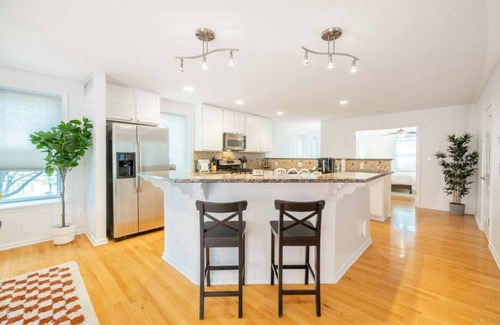 Brush Park Apartamento | Charming Lower-Level Flat, Walk to Sports Stadiums