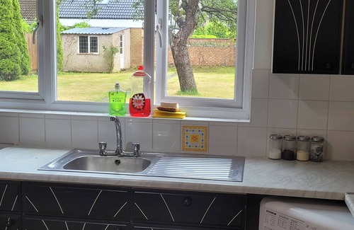 Luton Apartamento | Charming Luton Apartment Retreat