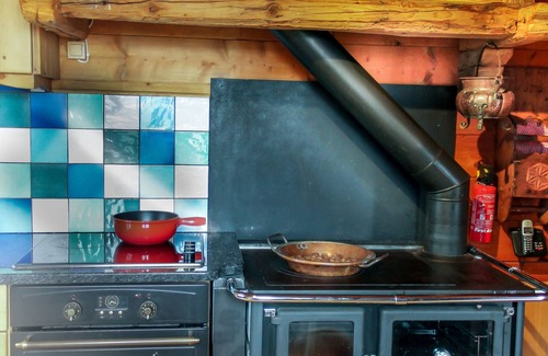 Mieussy Chalet De Esquí | Chalet familiar de lujo, paz y magníficas vistas alpinas, paseos desde la puerta, eco Hot-Tub