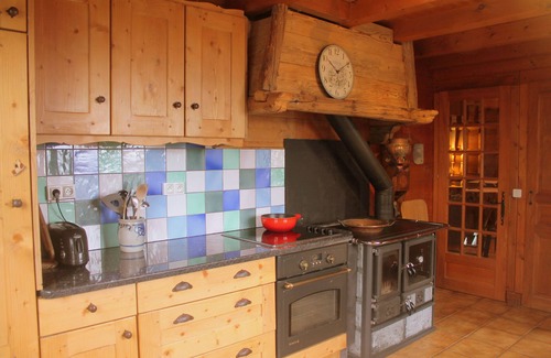 Mieussy Chalet De Esquí | Chalet familiar de lujo, paz y magníficas vistas alpinas, paseos desde la puerta, eco Hot-Tub