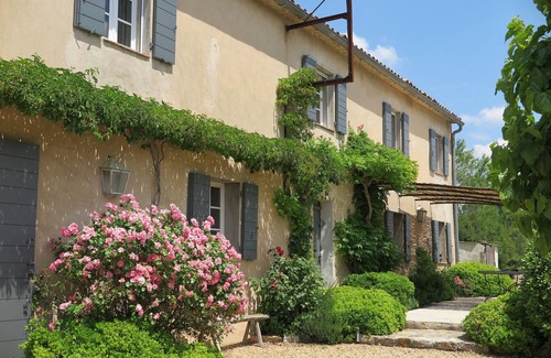 Cotignac Casa | Encantadora y lujosa casa en Cotignac para 10 personas, 5 dormitorios, 3 baños, piscina.