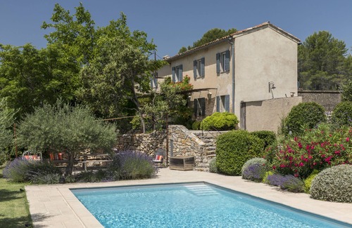 Cotignac Casa | Encantadora y lujosa casa en Cotignac para 10 personas, 5 dormitorios, 3 baños, piscina.