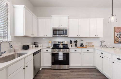Magnolia Casa | Charming Magnolia Retreat - Clubhouse & Gym Access