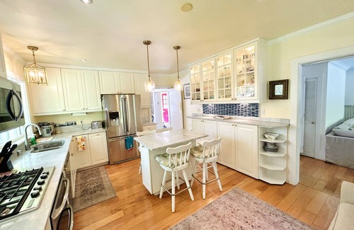 San Anselmo Casa | Charming Marin County Getaway w/Pool in Ross-Walk to Trails/Downtown San Anselmo