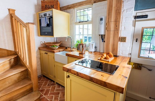 Ipswich Cabaña | Charming medieval cottage courtyard garden and wood burner in serene Kersey