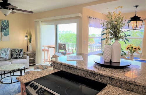Camps Of Melbourne Condominio | Charming Melbourne Harbor retreat with great view of the harbor and Indian River