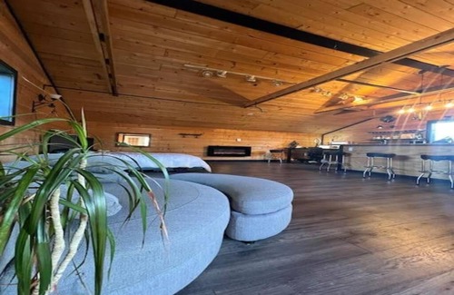 Oaklands Casa | Charming Melrose Place Suite
