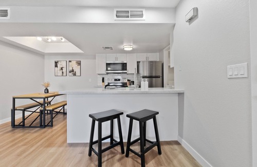 Mesa Apartamento | Charming Mesa 1 BD Near ASU w/Pools, Game Room, Basketball Courts + more