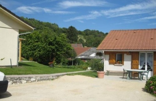 Sivry-la-Perche Cabaña | Acogedora Casa Rural en Meuse: Terraza, Garaje, Cerca de Verdun
