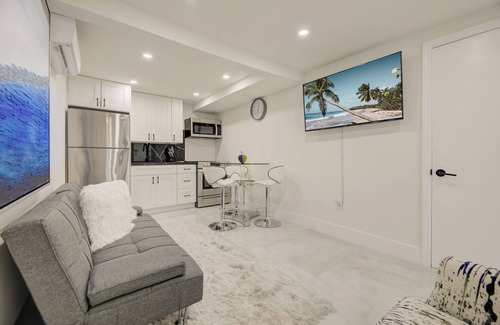 Buena Vista Cabaña | Charming Miami Design District Cottage 1BR/1BA- Free Parking- Hot Tub