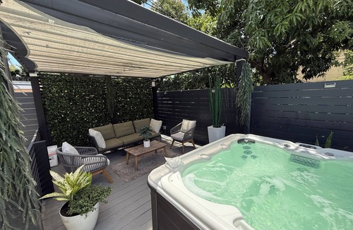 Buena Vista Cabaña | Charming Miami Design District Cottage 1BR/1BA- Free Parking- Hot Tub