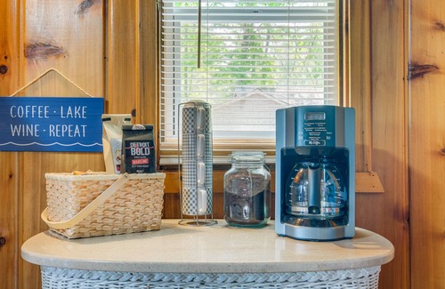 Herron Cabaña | Charming Michigan Cottage w/ Sunroom & Lake Access