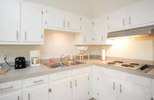 Vollintine-Evergreen Apartamento | Charming Mid-Century Apartment in Midtown