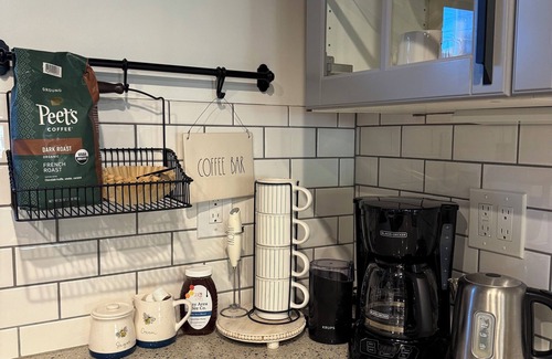 Pinole Cabaña | Charming mid-century cottage in Old Town Pinole