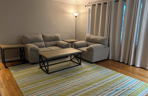Dicken Casa | Charming Mid Century 3-bedroom Ranch house in Ann Arbor