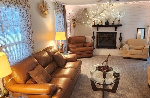 Greenville Casa | Charming Mid-century modern home, 5-bedrooms, 5 minutes from ECU, Greenville