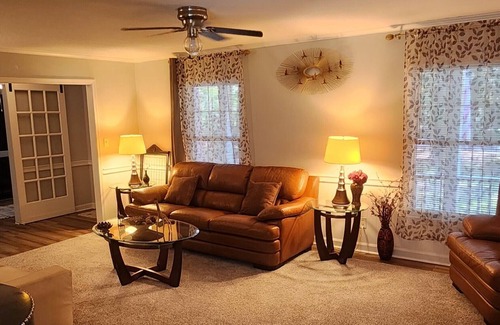 Greenville Casa | Charming Mid-century modern home, 5-bedrooms, 5 minutes from ECU, Greenville