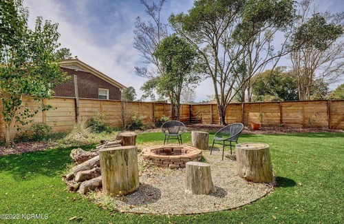 Kings Grant Casa | Charming Mid-Century Modern get away for up to 7