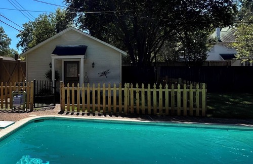 Memphis Cabaña | Charming Midtown Cottage in Historic Neighborhood with Pool
