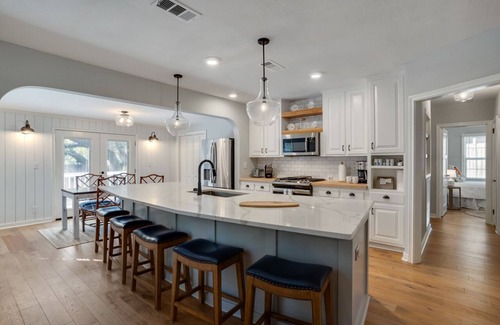 Glenview-Pinegrove Casa | Charming Midtown Gem!!