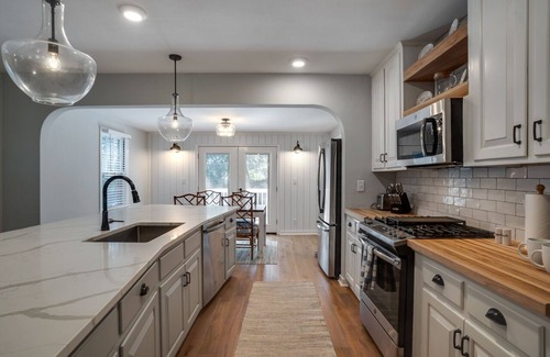 Glenview-Pinegrove Casa | Charming Midtown Gem!!