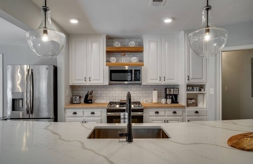 Glenview-Pinegrove Casa | Charming Midtown Gem!!