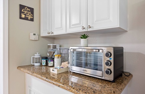 Midtown Sacramento Apartamento | Charming Midtown Home w/King Bed, Private Parking, near Sutter Medical