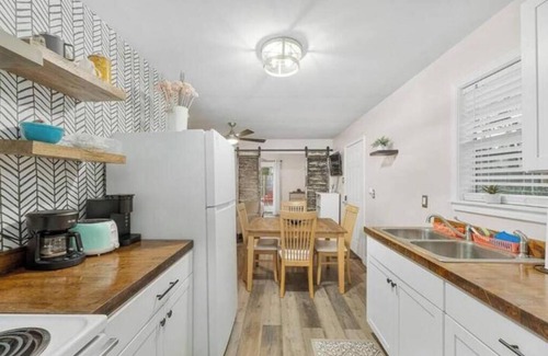 Mobile Casa | Charming Midtown Home w/ Private Patio; Mardi Gras