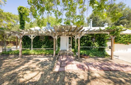 Healdsburg Casa | Charming Milk Barn Home on Vineyard Estate