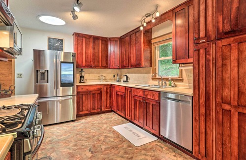 Mills River Casa | Charming Mills River Home w/ Porch & Yard!