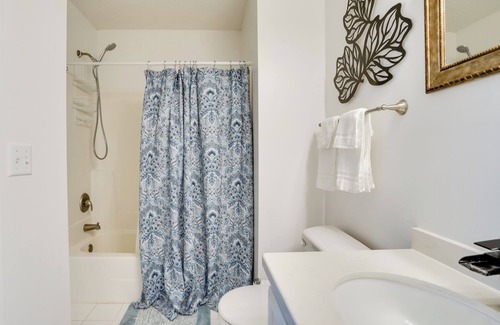 Woodbury Casa | Charming Minnesota Townhome - Near Beach & Golf!