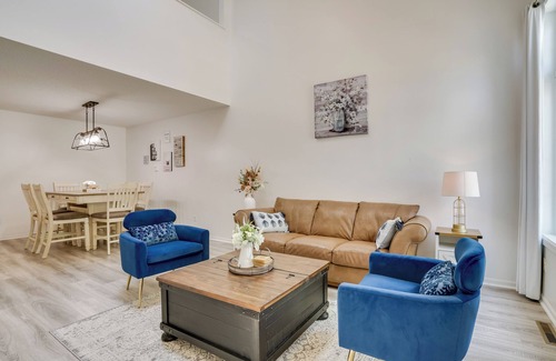 Woodbury Casa | Charming Minnesota Townhome - Near Beach & Golf!