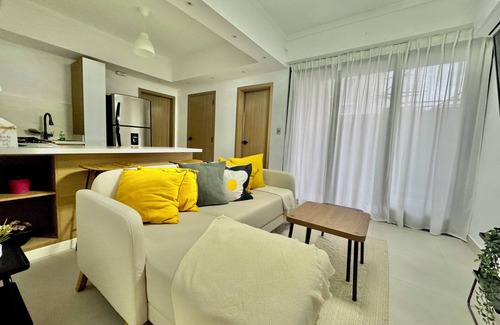 Evaristo Morales Apartamento | Charming Modern 1BR Apt with Pool Gym @ City