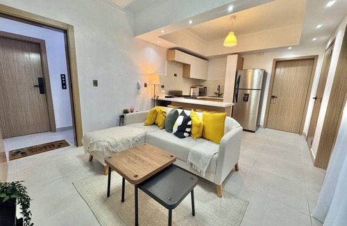 Evaristo Morales Apartamento | Charming Modern 1BR Apt with Pool Gym @ City