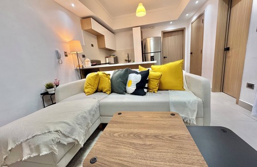 Evaristo Morales Apartamento | Charming Modern 1BR Apt with Pool Gym @ City