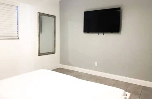 West Hollywood Casa | Charming.Modern 3 bedroom house. BBQ. Big Backyard