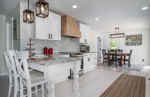 Conover Otro | Charming Modern 3-bedroom Farmhouse near Hickory on 1-acre