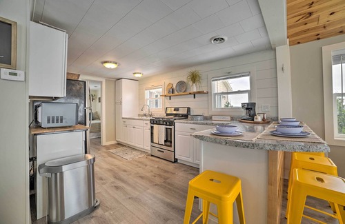 Prudenville Cabaña | Charming Modern Cottage on Houghton Lake!