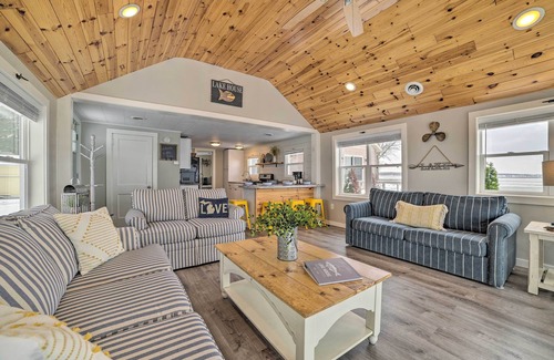 Prudenville Cabaña | Charming Modern Cottage on Houghton Lake!